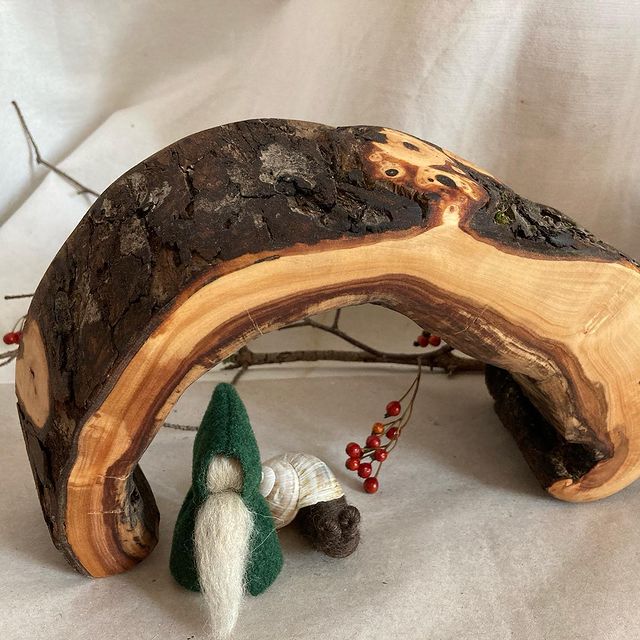 Zwergenhoehle aus Apfelholz